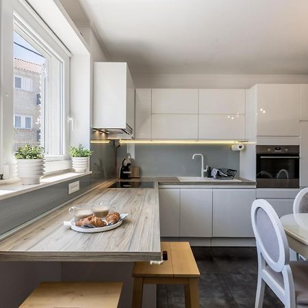 Central Park Apartment With Terrace Split Bagian luar foto