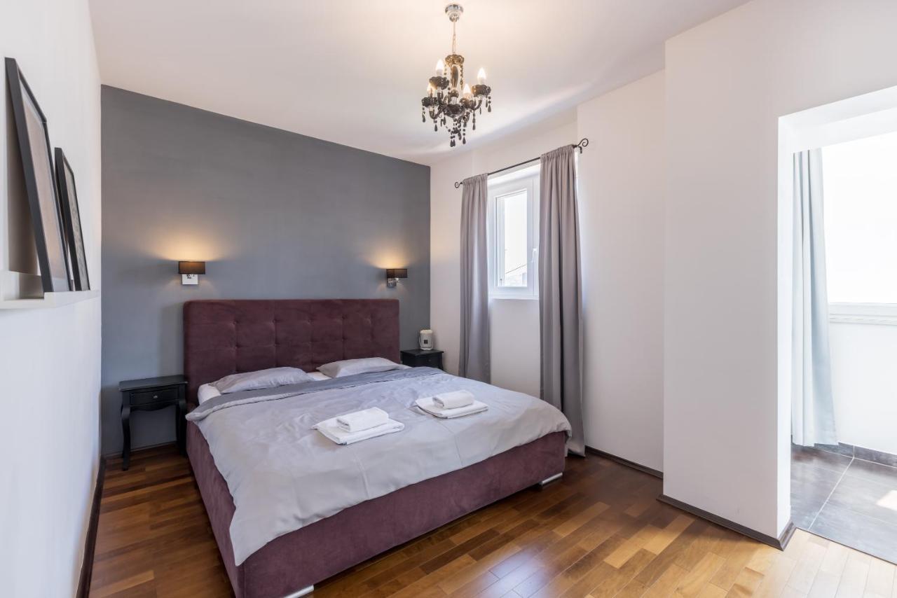 Central Park Apartment With Terrace Split Bagian luar foto