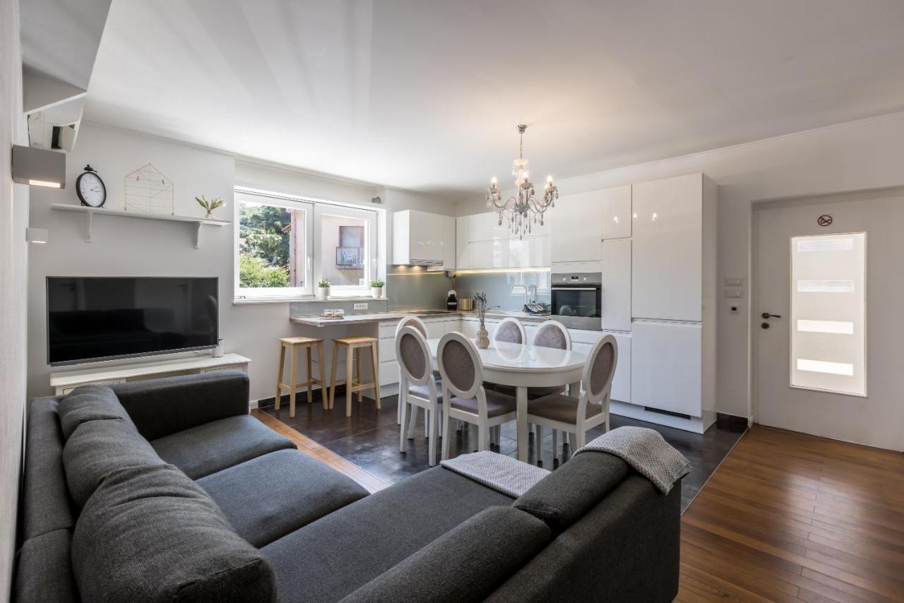 Central Park Apartment With Terrace Split Bagian luar foto