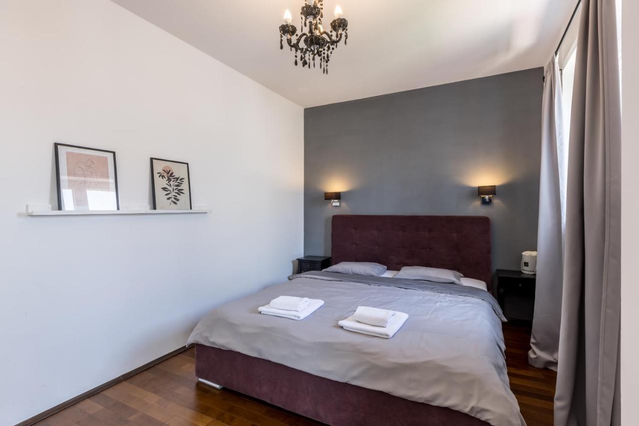 Central Park Apartment With Terrace Split Bagian luar foto