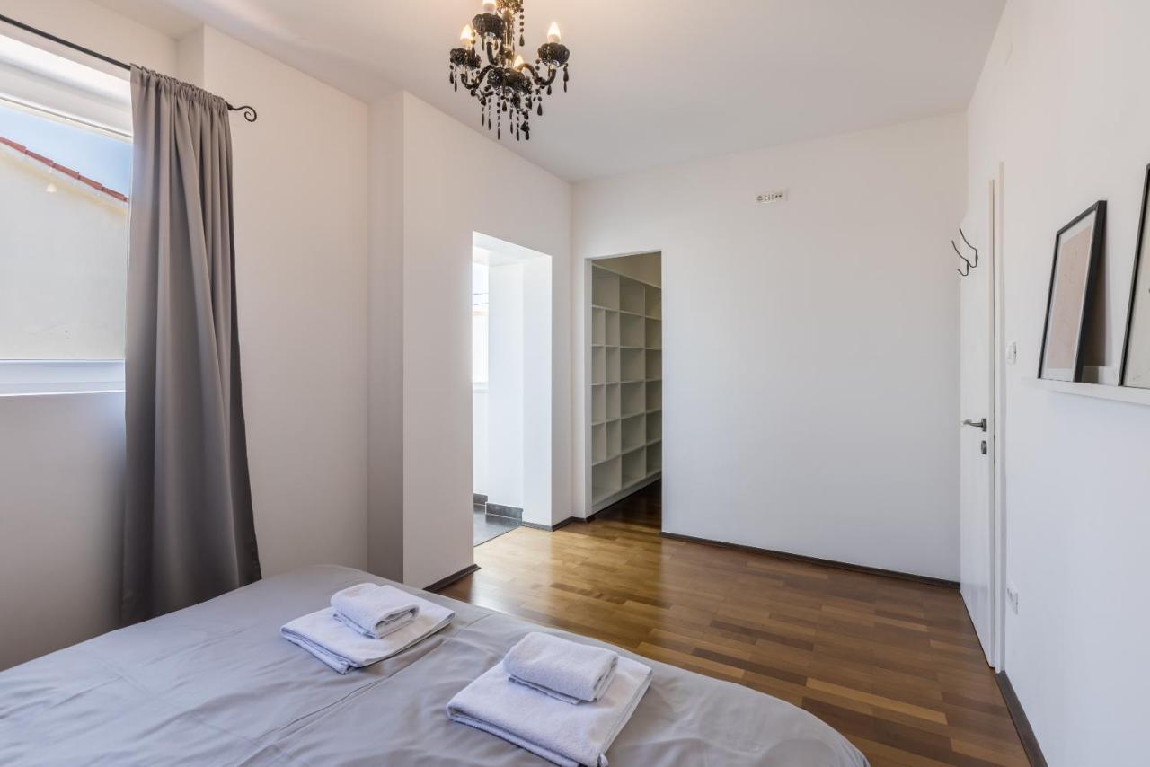 Central Park Apartment With Terrace Split Bagian luar foto