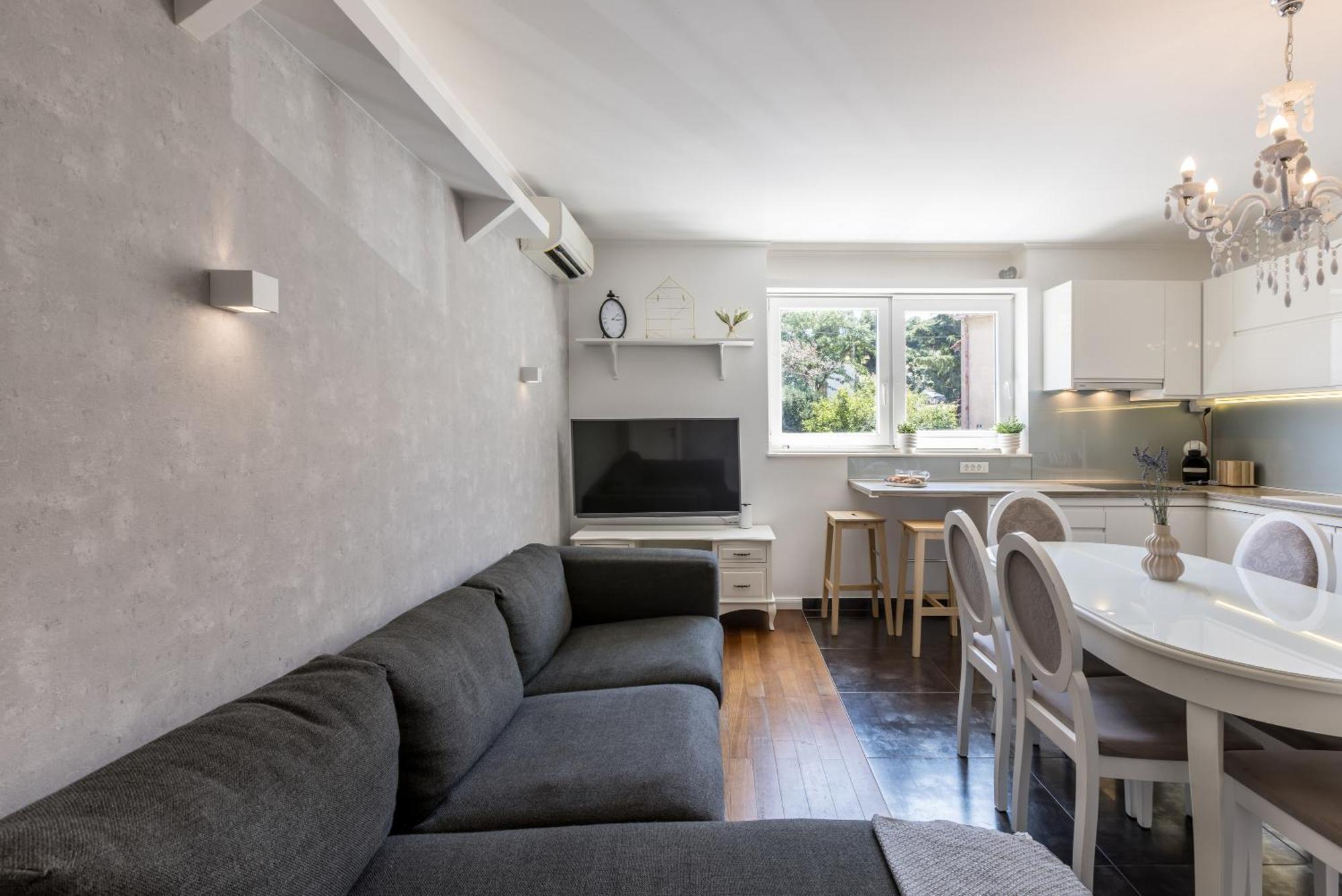 Central Park Apartment With Terrace Split Bagian luar foto